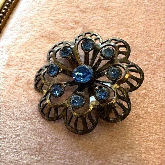 Vintage Silver-Toned Brooch With Blue Rhinestones Floral Design Mid-Century - Picture 8 of 9
